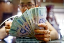 Vietnam weakens dong reference rate to boost nation’s exports