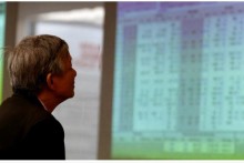 Vietnam share brokers see profits continue to fall