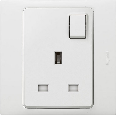 WHITE BS 13A SOCKET + SWITCH  